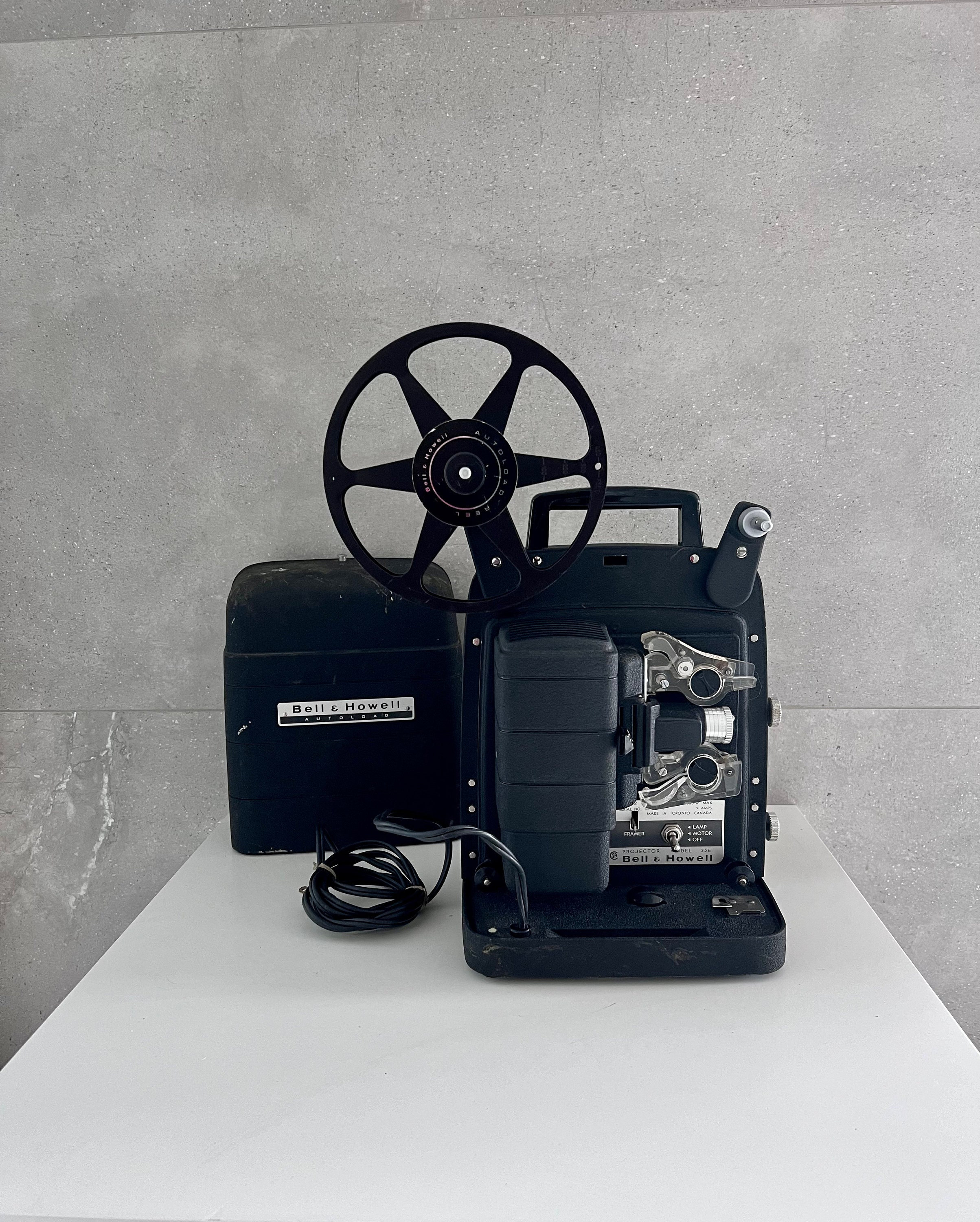 Vintage 1960s 8 Mm BELL & HOWELL PROJECTOR, Model 256 Vintage 1960s 8 Mm BELL & HOWELL PROJECTOR, Model 256