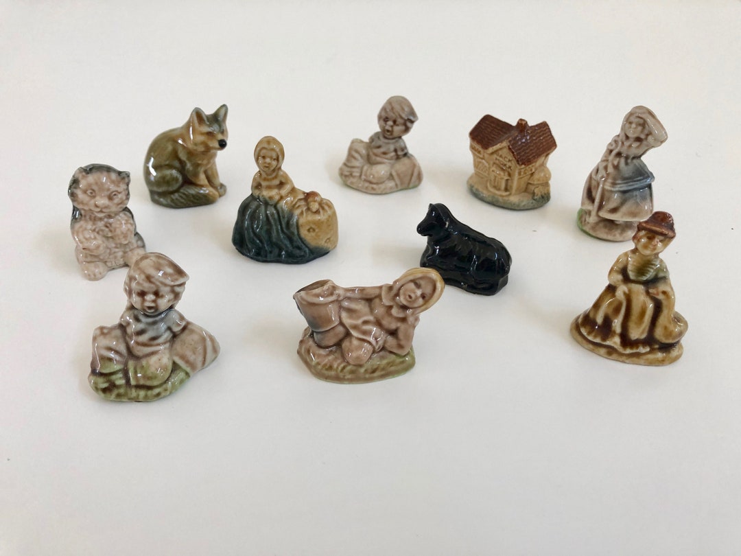 Vintage Collectible RED ROSE WADE Nursery Rhyme & Animal Figurines, Wade Pottery, England