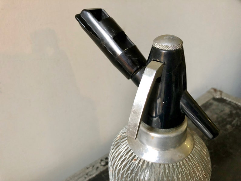 Vintage MESH SELTZER BOTTLE 1950s Isi Seltzer Bottle Mid Etsy