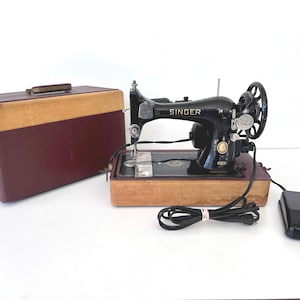 Vintage SINGER SEWING MACHINE, Singer 128J, 1950s Sewing Machine, Original Case & Pedal, Working Condition Antique Sewing Laundry Room Decor