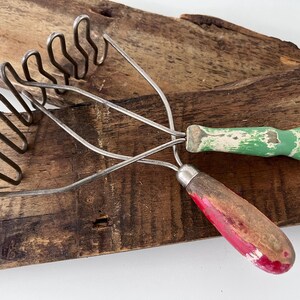 Vintage Potato Masher: Chippy Paint Wood Handle, Farmhouse Kitchen Decor