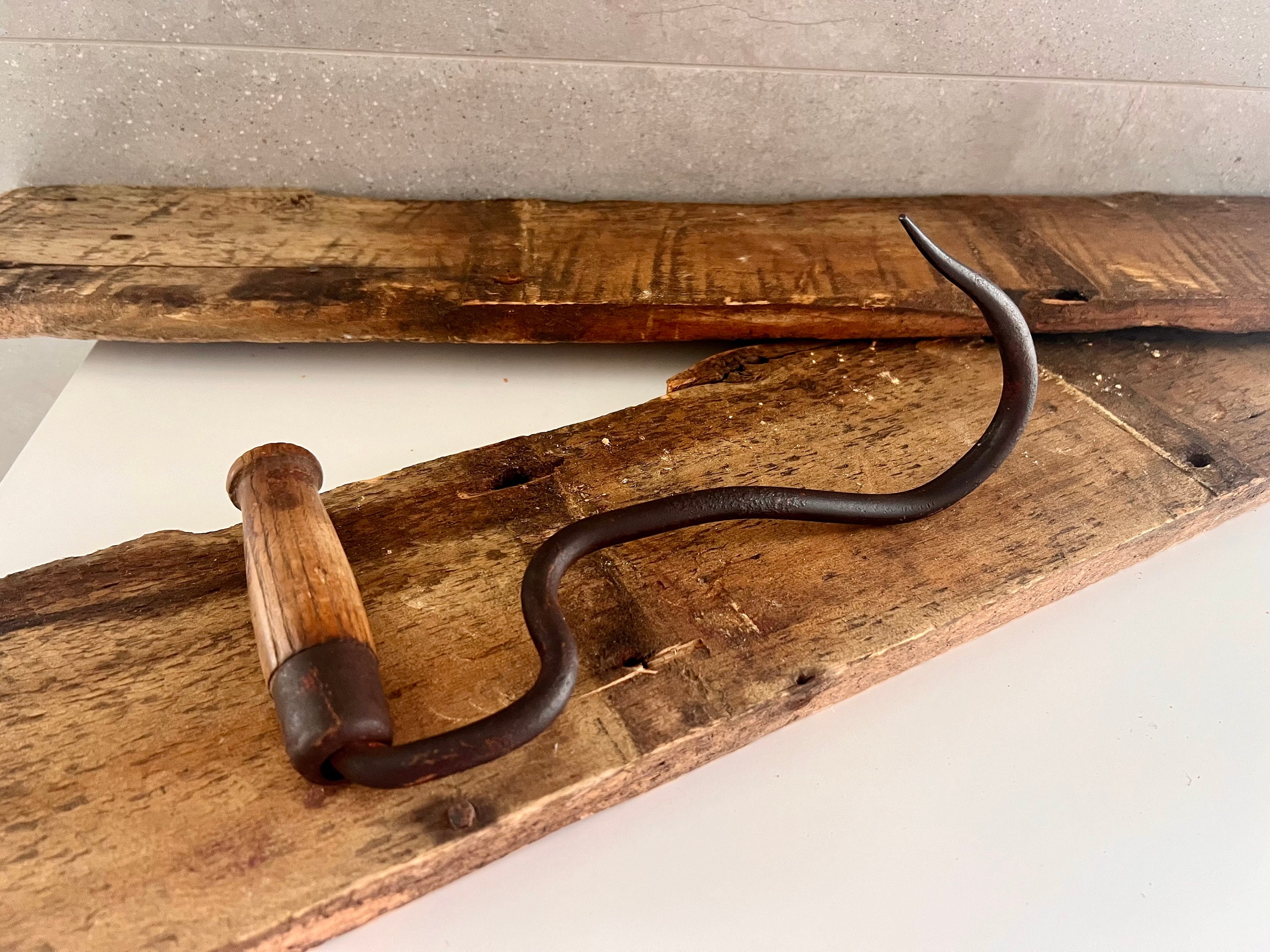 Vintage HAY BALE HOOK, Primitive Hand-Forged Iron Hay Hook, Antique Hay  Harvesting Tool, Early 1900s, Farm Tool, Primitive Farmhouse Decor