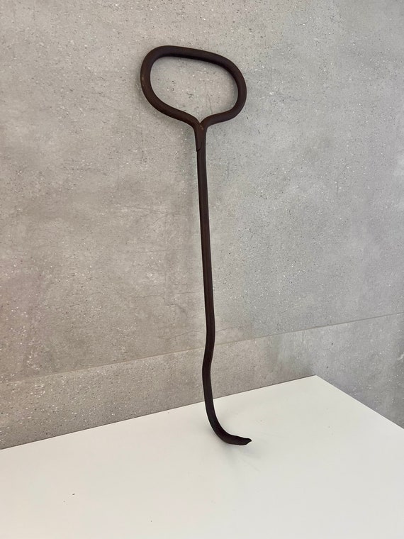 Vintage Large HAY BALE HOOK, Hand Forged Cast Iron Hay Hook, Antique Hay  Harvesting Tool, Late 1800s, Farm Tool Rustic Farmhouse Decor 