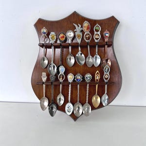 Vintage SOUVENIR SPOONS RACK with 16 Souvenir Spoons, 1960s Mid Century Wall Display, Travel Decor, Wood Shield Plaque, Collector Gift Idea