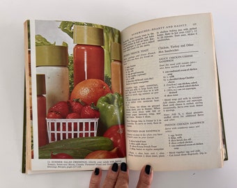 Vintage 1970s FARM JOURNAL'S COUNTRY Cookbook, Revised Enlarged Edition, Country Cooking, Retro Cookbook, Full Colour Illustrations & Photos