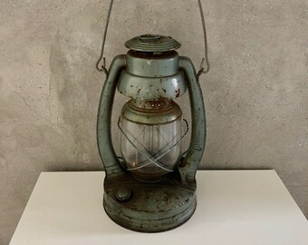 Vintage Embury Air Pilot Lantern: 1940s Green Kerosene Barn Lamp