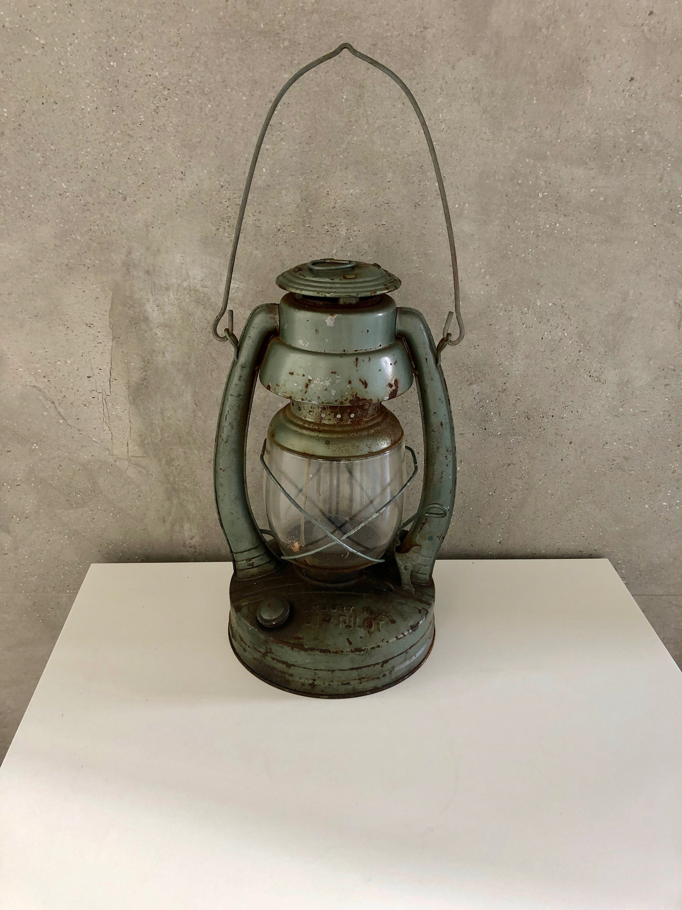 Vintage Embury Air Pilot Lantern: 1940s Green Kerosene Barn Lamp