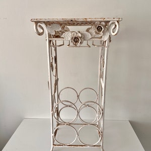Vintage White IRON SIDE TABLE, Victorian-Style Shabby Plant Stand w/  White Chippy Paint & Rust, Chippy Shabby Chic, Garden Porch Farmhouse