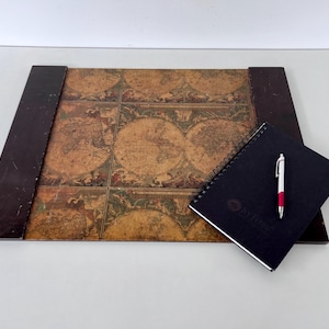 sous-main vintage CARTE DU VIEUX MONDE, accessoire de bureau rétro, sous-main de bureau tout en bois, tapis de bureau, bloc-notes rare, cadeau pour amateur de voyage, oeuvre d'art vintage