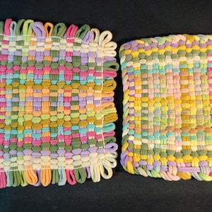 Färgglada vintage grytlappar par