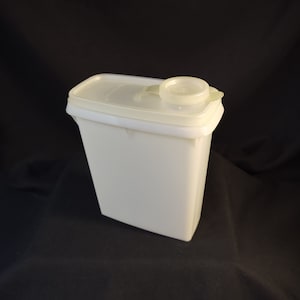 Tupperware Store N Pour Container