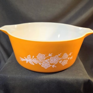 Pyrex Butterfly Gold Casserole Dish