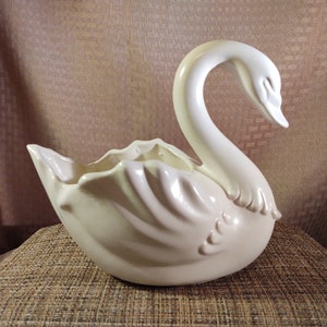 Hull USA White Swan Übertopf