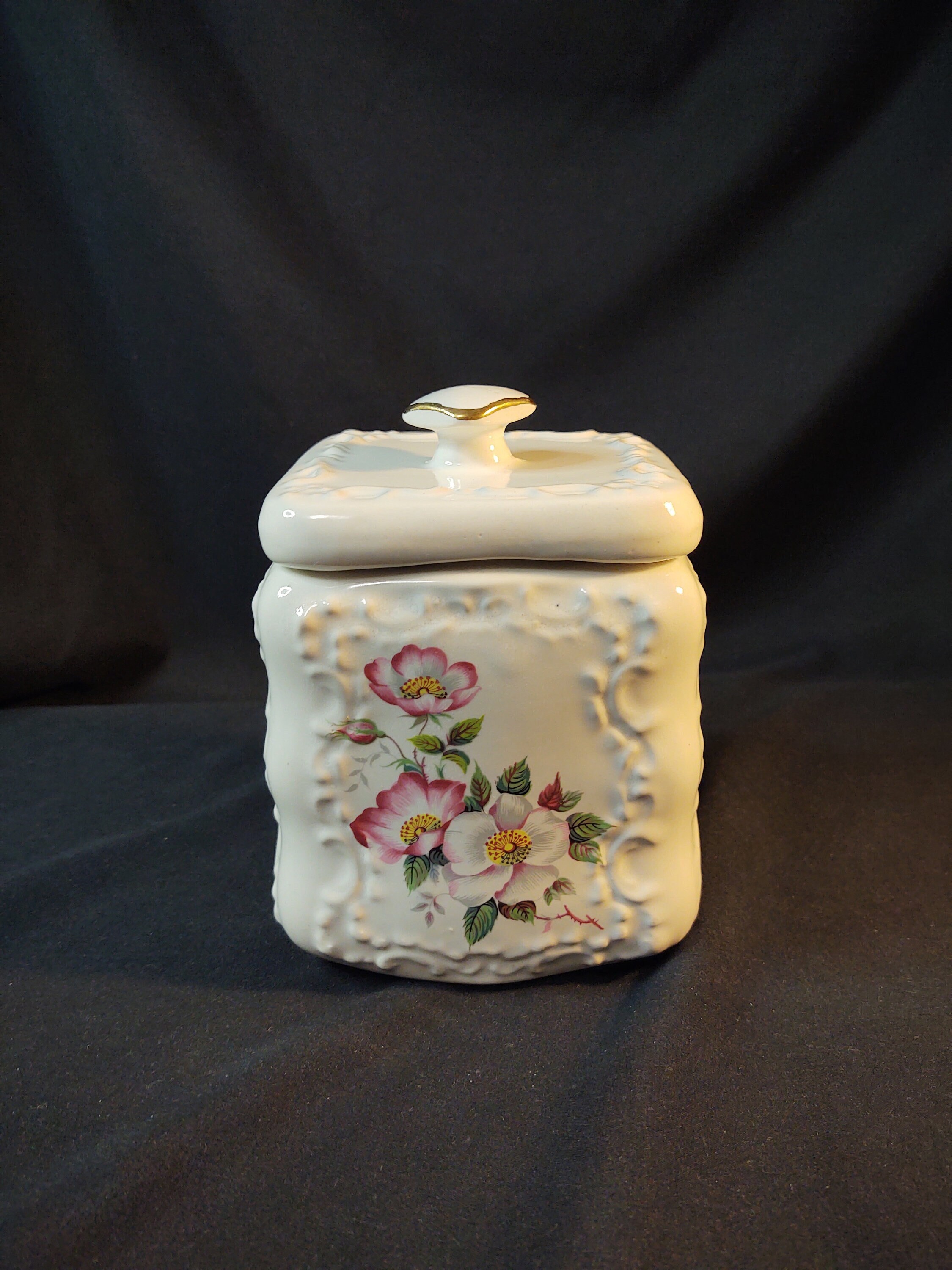 Vintage Wishing Well Small Cookie Jar Pottery Candy House of Webster Texas
