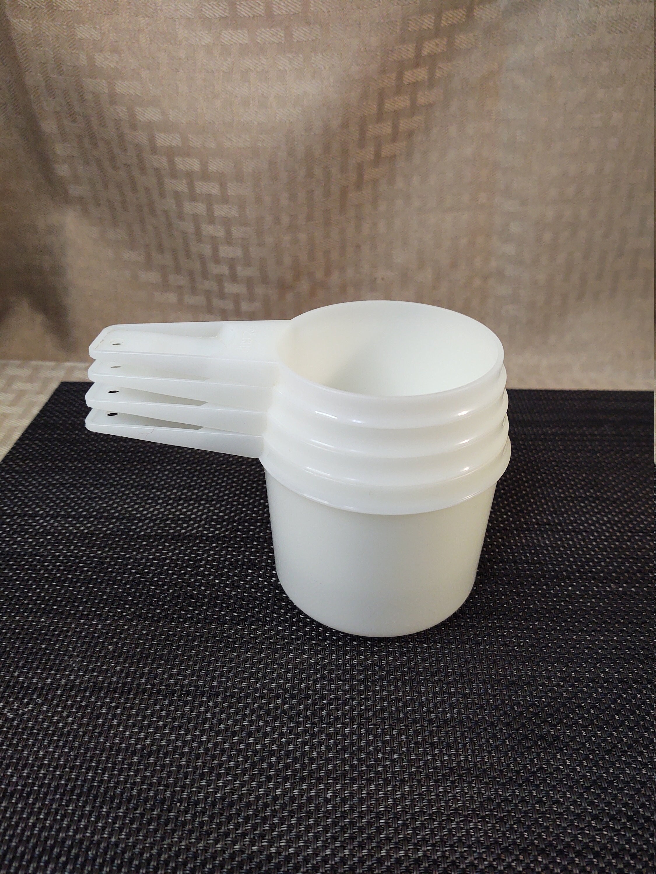 tupperware measuring cups from