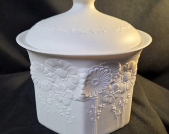 Kaiser 495 White Bisque Porcelain Floral Lidded Box
