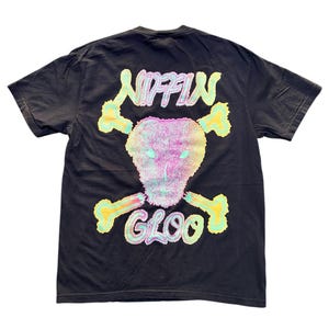 Camiseta Niffin Gloo estampada con Comfort Colors®, color negro, 173 g/m² (6.1 oz).