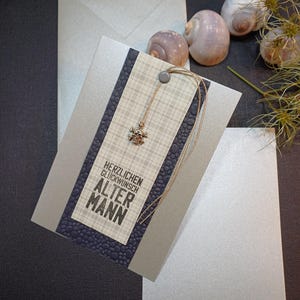 Tarjeta para el hombre, descarado y cariñoso al mismo tiempo. Para todos los chicos que son jóvenes de corazón en su cumpleaños, aniversario, aniversario, por amor...