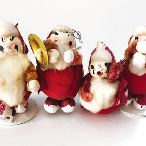 4 Vintage MCM Christmas Putz Santa Music Paper Mache Mica Cartón Algodón Hilado