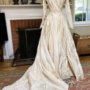 Henri Bendel Original 1952 Wedding Dress and Veil Ivory Silk Taffeta Size Small