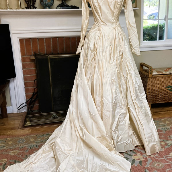 Henri Bendel Original 1952 Wedding Dress and Veil Ivory Silk Taffeta Size Small