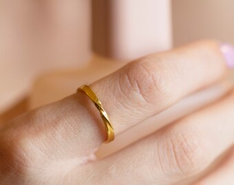 Mobius Ring, Solid Gold Mobius Ring, 10k Mobius Gold Ring, 14k Mobius Ring, Mobius Band, Wedding Mobius Ring, Wedding Ring, Twist Band Ring