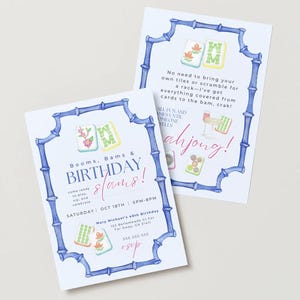 Pode incluir: Dois cartões de convite brancos com molduras azuis em estilo bambu. Os cartões apresentam ilustrações em aquarela de peças de Mahjong e o texto "Booms, Bams & Birthday Slams!" e "Mahjong!" Os convites são para uma festa de aniversário.