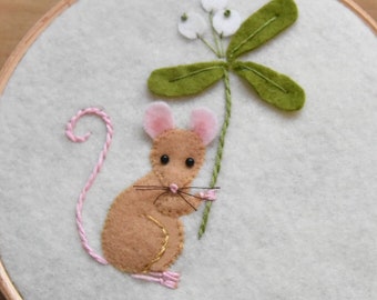 Applique Mistletoe Mouse - Winter  Sewing Pattern The Wishing Shed PDF files