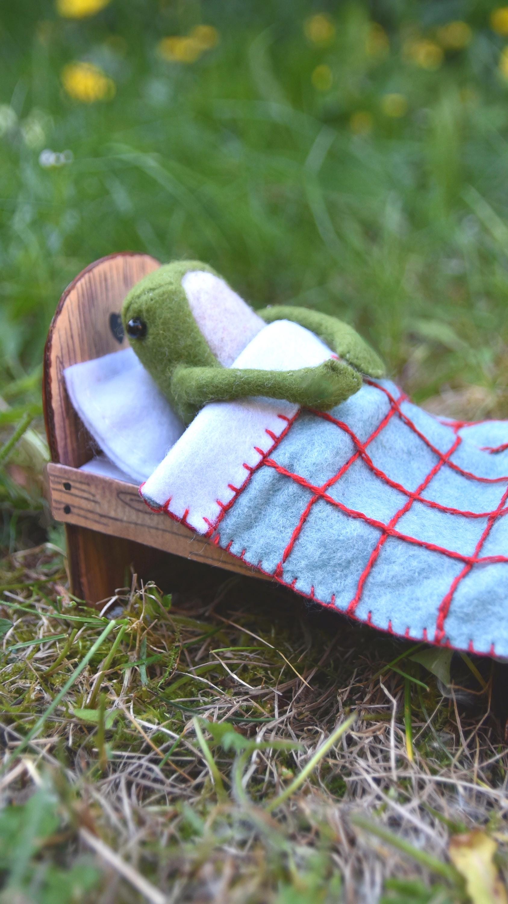PDF FILES Miniature Bed - With Duvet - Felt Sewing Pattern - for Frog ...