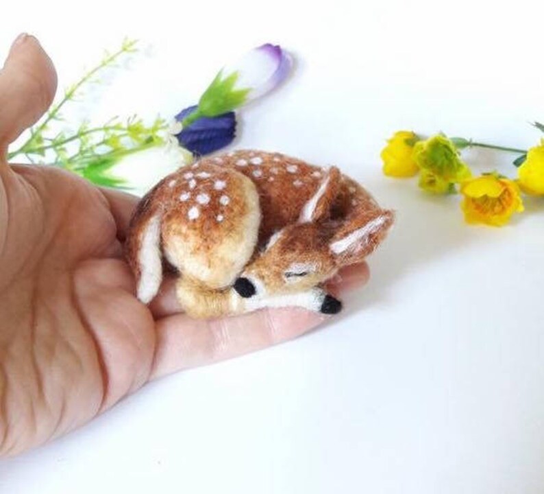 beginner intermediate The Wishing Shed Baby Deer Bambi Decoration Ornament Gift craft work Needle Felt Little Sleeping Fawn kit