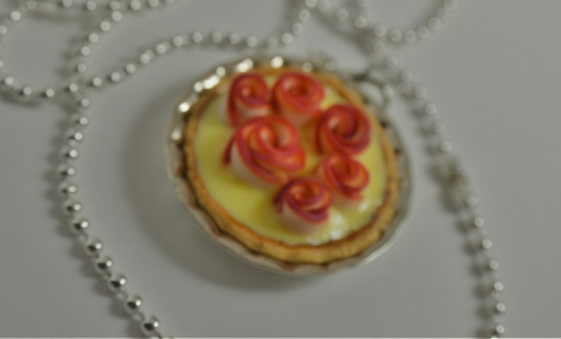 Tragen Sie Rose Tart Halskette, Miniatur-Essen, Miniatur-Essen Schmuck Bild 3