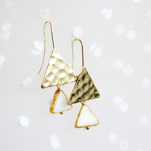Joyería geométrica pendientes blancos - 18K oro flecha pendientes inusuales triángulo joyería - pendientes de racimo declaración joyería - Empuje presente 21