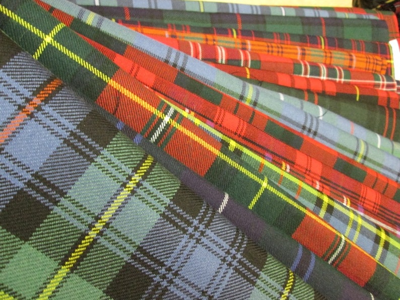 Tartan Fabric Patchwork Patches 20 Squares 23 cm x 23 cm 100% Pure Wool image 3
