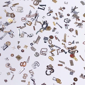 Lote com 50 peças para relógios, incluindo números e logotipos, para reparo de relojoeiros, estilo steampunk e nail art.