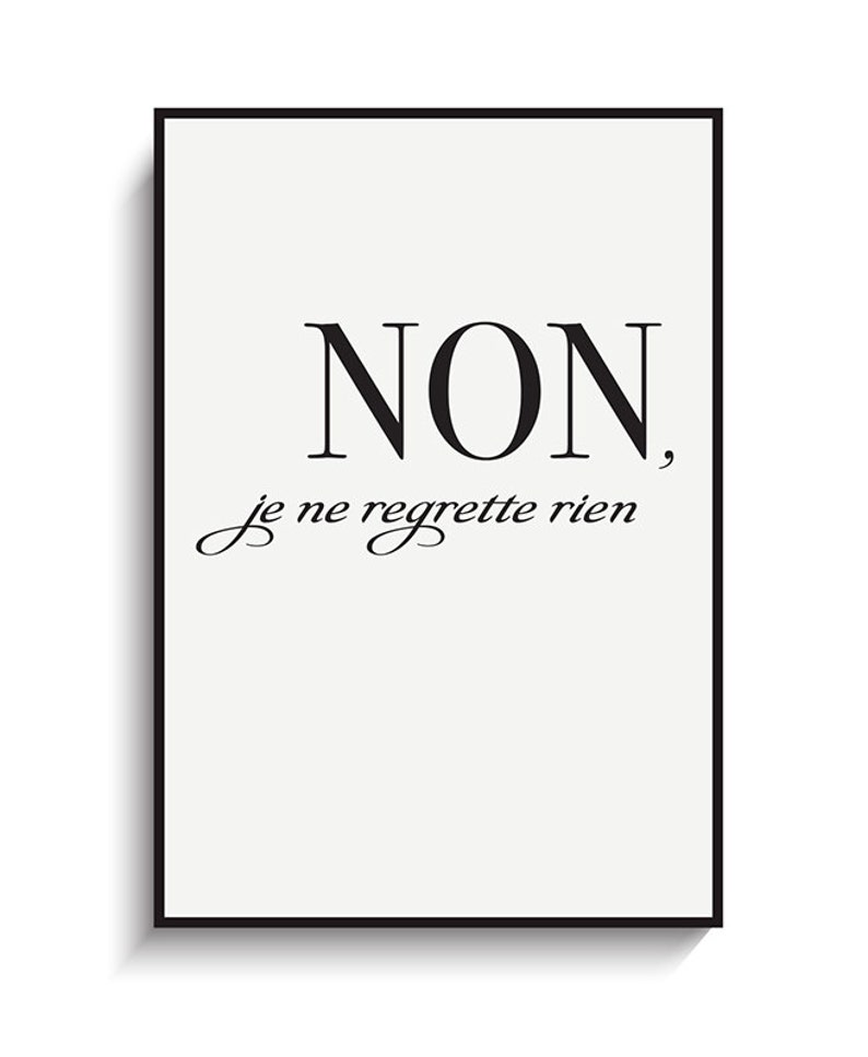 Puede incluir: Impresi&oacute;n enmarcada en blanco y negro con el texto "NON, je ne regrette rien" en franc&eacute;s.