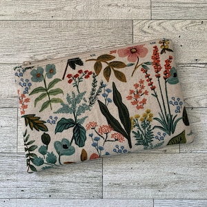 Pochette à fermeture éclair florale avec fines herbes, sac plat à fermeture éclair, tissu pour jardin d'herbes aromatiques d'Amalfi Rifle Paper Co., trousse de maquillage en toile, cadeau botanique