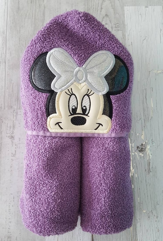 Minnie mouse online hooded bath towel