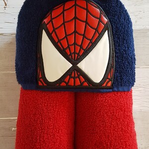 Embroidered Spiderman Hooded Towel: Glow-in-the-Dark Eyes image 2