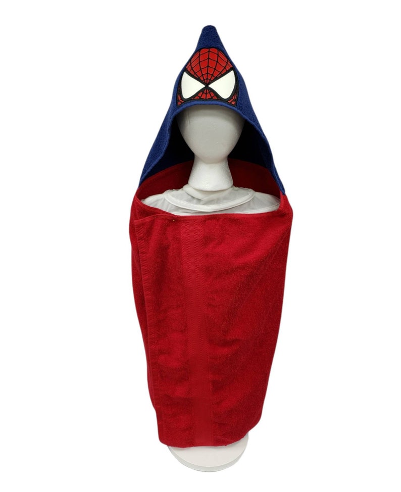 Embroidered Spiderman Hooded Towel: Glow-in-the-Dark Eyes image 5