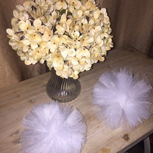 Tulle pompoms, tulle pom pom, wedding decor, small pompom, small pom pom, white pom pom, white tulle ball, wedding ball, pretty pom pom