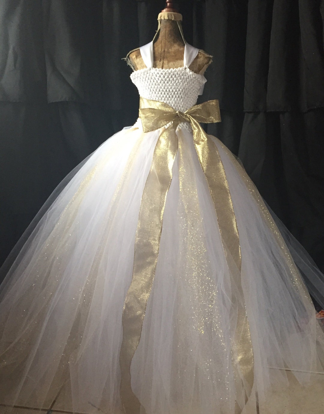 White flower girl dress, gold and White dress, gold wedding, White wedding, fancy girl dress, gold dress, wedding tutu dress, dress White flower girl dress, gold and White dress, gold wedding, White wedding, fancy girl dress, gold dress, wedding tutu dress, dress