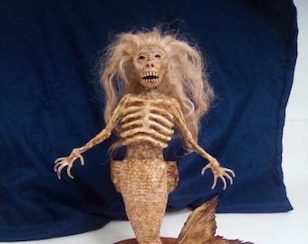 Feejee fiji Mermaid Sideshow gaff freak 8.5 inches tall on base sea creature oddity