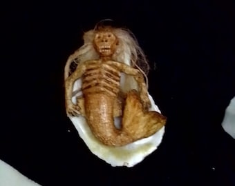 Feejee Fiji mermaid on oyster shell 2.75 inches miniature sideshow freak gaff fish creature oddity