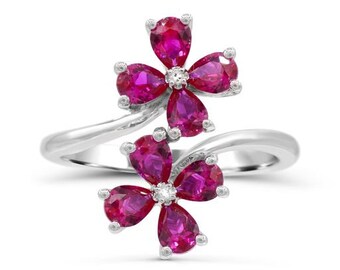 Pierścień z podwójnym kwiatem z rubinu wykonany ze srebra próby 925