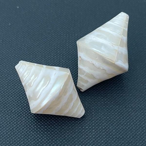 Troca shell beads, Natural shell bead bicone 2pc