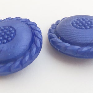 2 grandi bottoni in vetro blu vintage