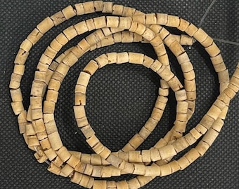 Cuentas de coco Heishi de 4 mm: madera natural, tira de 61 cm