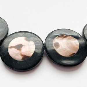2pc Brownlip shell and horn  inlaid  beads-2pc
