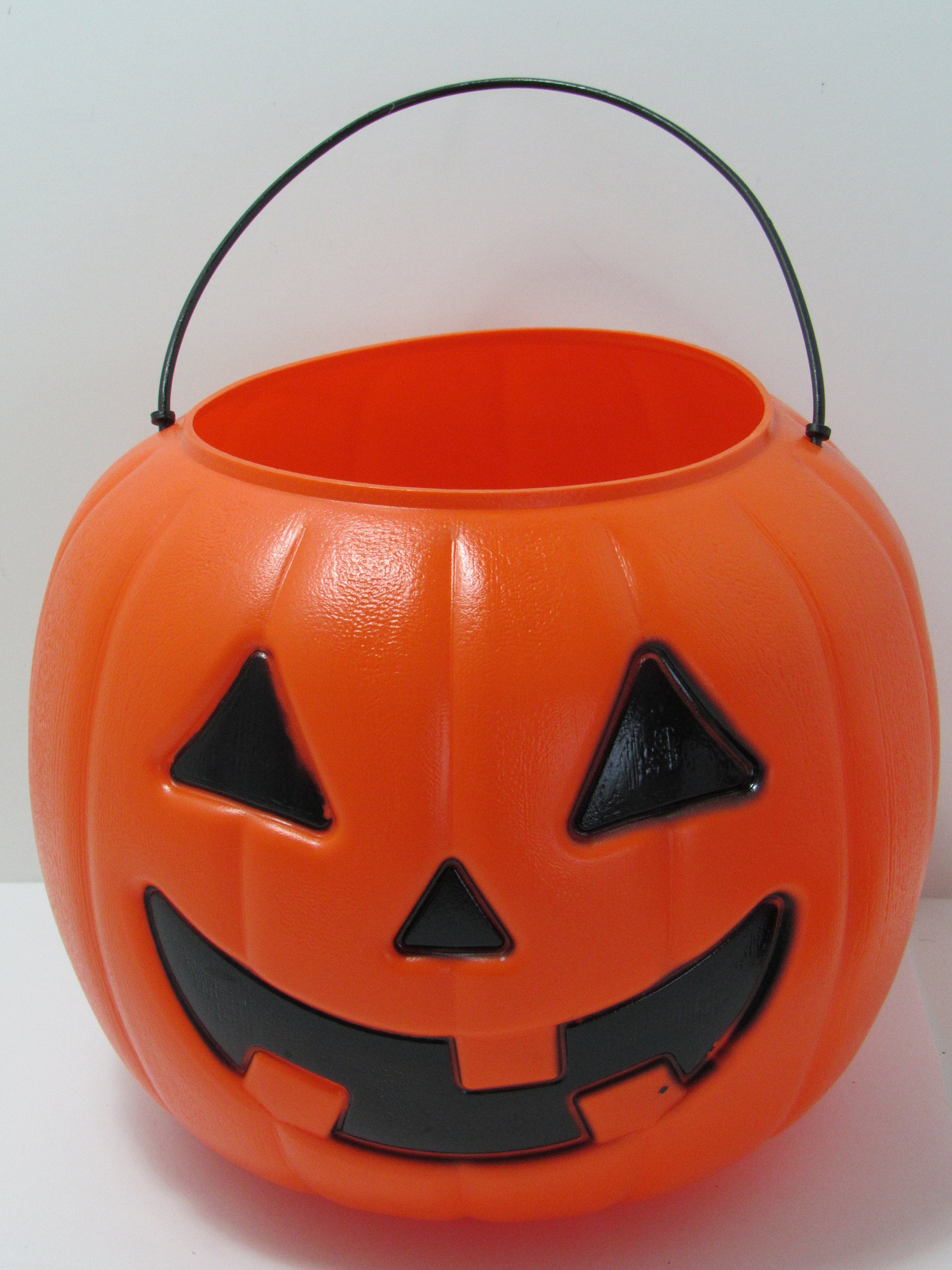 General Foam Halloween Platic Blow Mold Pumpkin Jack O Lantern Candy ...
