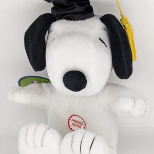 Chapeau pop-up de remise des diplômes Snoopy en peluche de 20 cm (20 po.)
